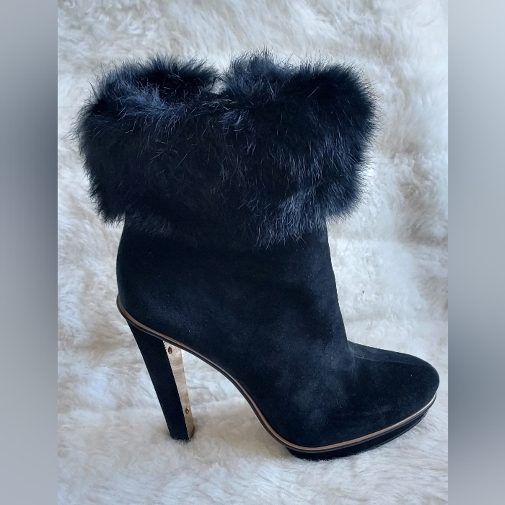 BCBG sz 7b womans sued rabbit hair booties
